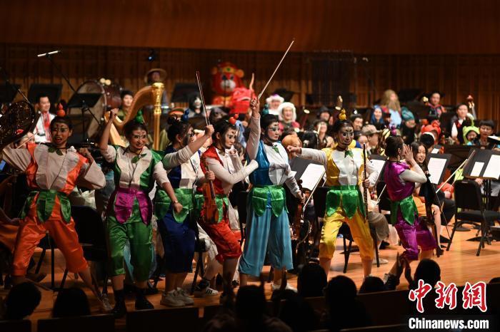 “音樂奇妙夜”西安上演歌者、樂手化身“卡通人”