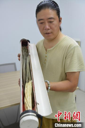 草編用的材料玉米皮、棕樹葉 李鵬茹 攝