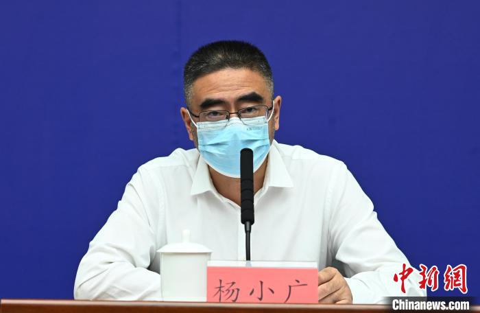 成都市政府副秘書長(zhǎng)、市衛(wèi)健委主任楊小廣?！“苍?攝