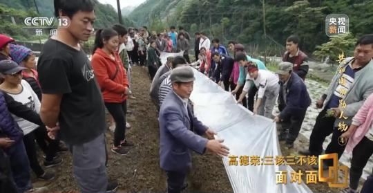 面對面丨“路就在腳下！” 這里的村民日子越過越幸福
