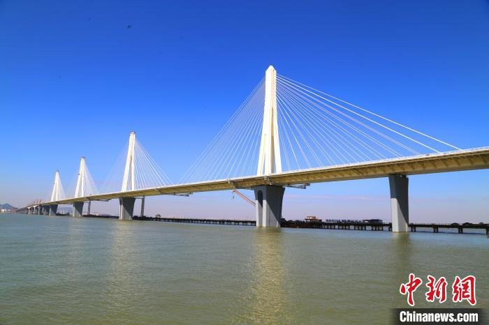 建設(shè)中的珠海金海特大橋?！∶蠎c虎 攝
