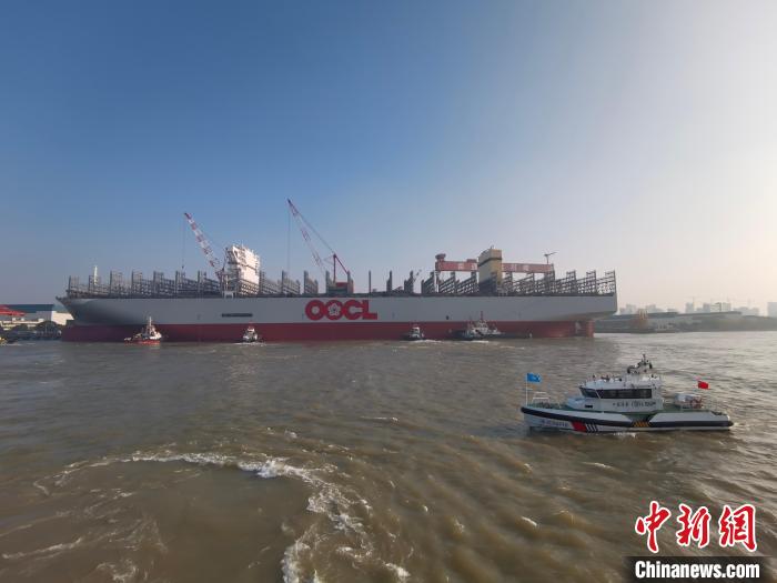 海巡艇在現(xiàn)場引導(dǎo)水上交通?！∧贤êＪ戮止﹫D