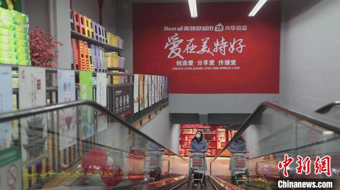 美特好從一家不足百平方米小店，一路發(fā)展成華北零售業(yè)領(lǐng)軍企業(yè)、中國百強商業(yè)連鎖集團、中國零售500強?！∠蛏?攝