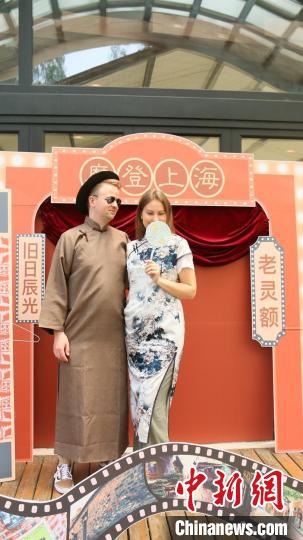 外交官們的上海風(fēng)韻時(shí)裝秀。　華東師范大學(xué)供圖