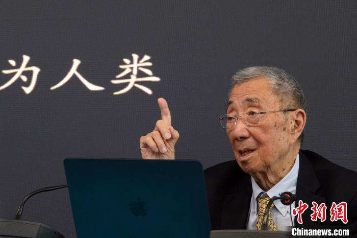 高能論壇上，丁肇中先生與現(xiàn)場(chǎng)聽(tīng)眾交流?！?lt;a target='_blank' href='/'><p  align=