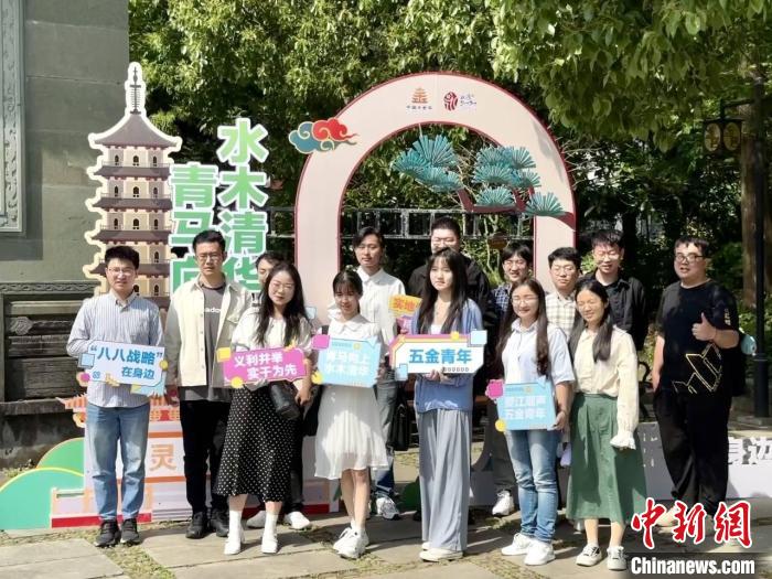 宣講團(tuán)成員在永康市合影?！吴晫?攝