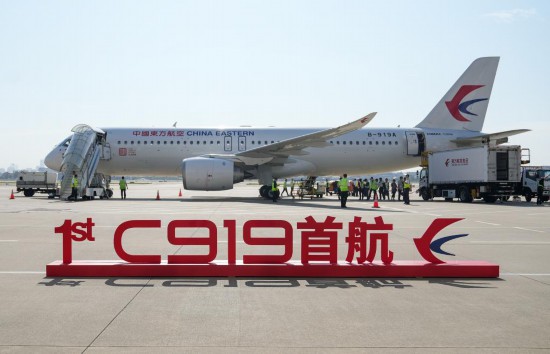 這是在上海虹橋國際機(jī)場停機(jī)坪拍攝的C919飛機(jī)（5月28日攝）。新華社記者丁汀攝
