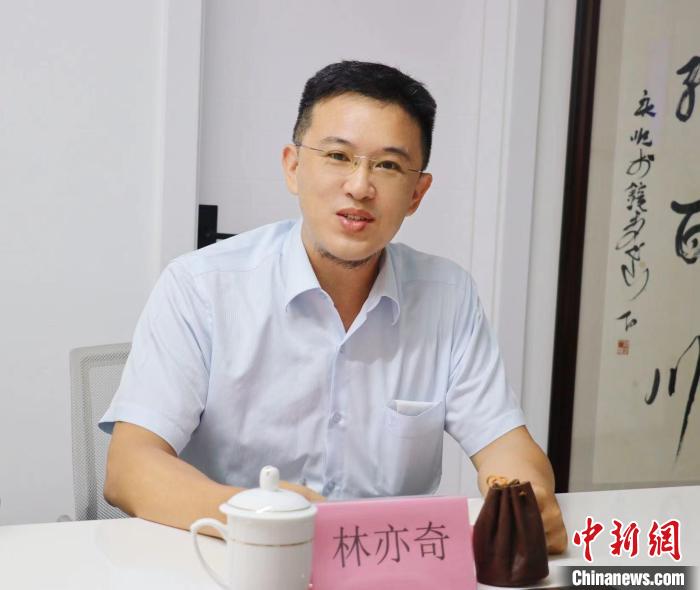 臺(tái)灣創(chuàng)新聯(lián)合建筑協(xié)會(huì)理事長(zhǎng)林亦奇講述設(shè)立驛站愿景。　吳允杰 攝