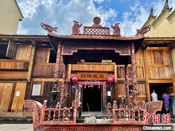 臺(tái)灣上趣開新團(tuán)隊(duì)入駐古田縣平湖鎮(zhèn)端上村，以“圓瑛法師故里”為主題打造愛國(guó)禪意村?！吻汕?攝