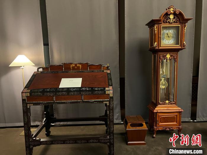 圖為春秋館展覽陳設(shè)的青瓦臺(tái)家具。　劉旭 攝