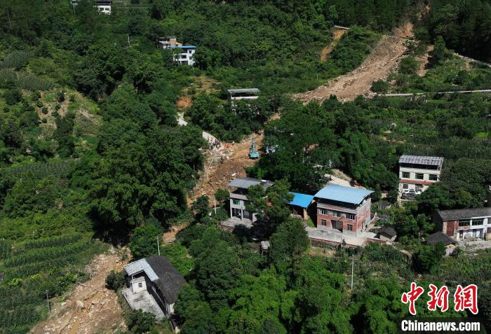圖為航拍重慶萬州救援現(xiàn)場?！￡惓?攝