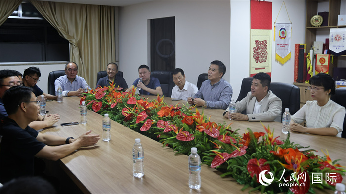 與會代表進行座談交流。（人民網(wǎng)記者  時元皓攝）