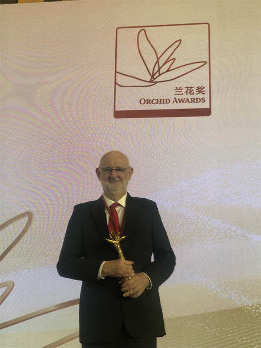 保利諾教授在頒獎(jiǎng)典禮現(xiàn)場(chǎng)。 巴西圣保羅州立大學(xué)孔子學(xué)院供圖。