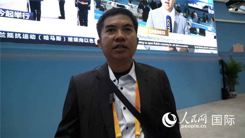 印尼《辛加朗綜合日報》記者班邦·蘇利斯提奧（Bambang Sulistio）與記者交談。人民網(wǎng) 楊春燕攝