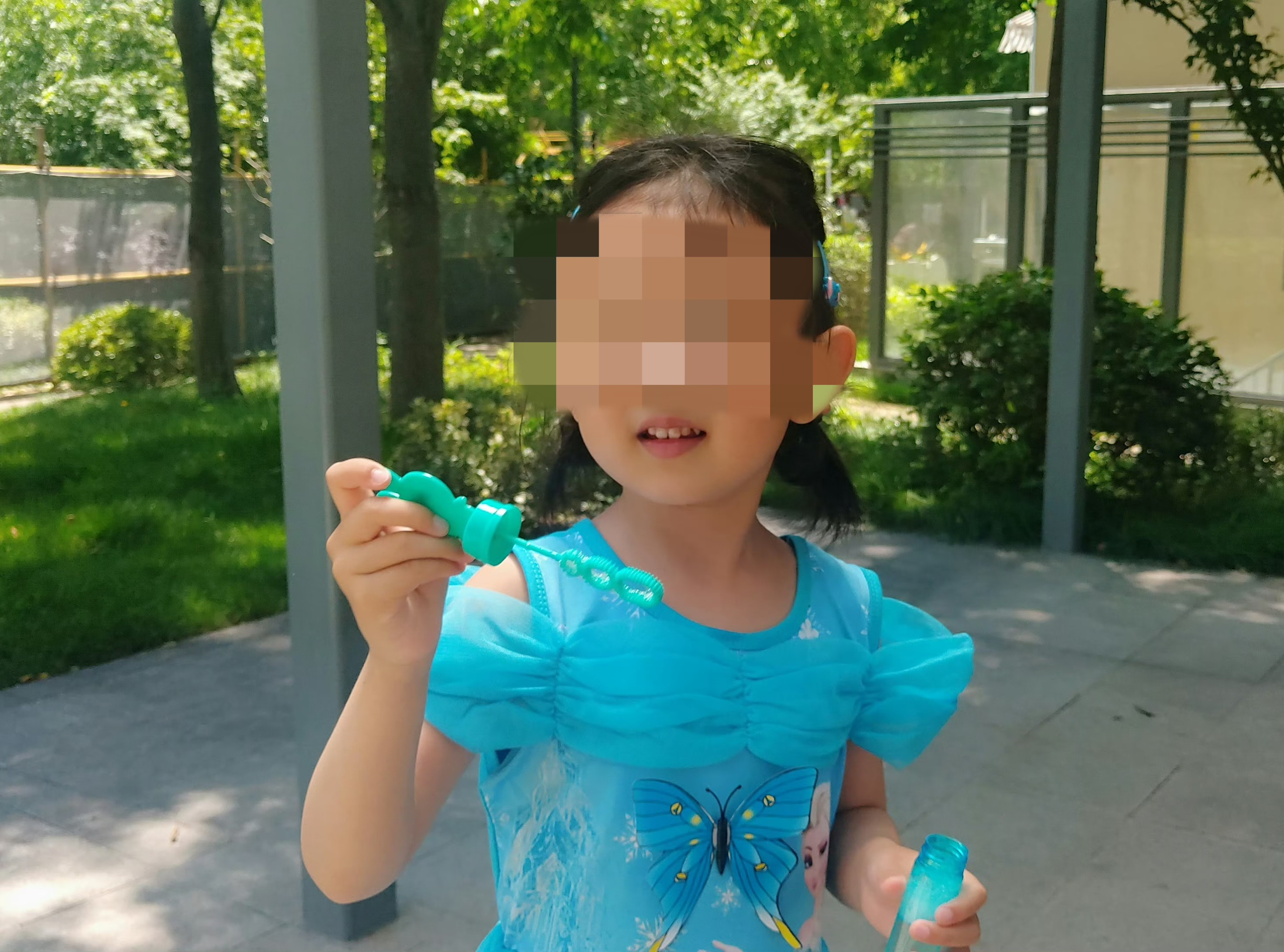 海灘失蹤女童。圖源：女童家人社交賬號(hào)