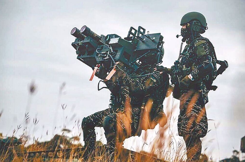 臺海軍陸戰(zhàn)隊肩抗“毒刺”導彈發(fā)射器準備射擊。圖片來源：臺灣“中時新聞網(wǎng)”。