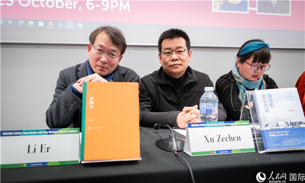 作家李洱、徐則臣分別以自己的作品為基礎(chǔ)，介紹了鄉(xiāng)土文學(xué)和城市文學(xué)。郭錦標(biāo)攝
