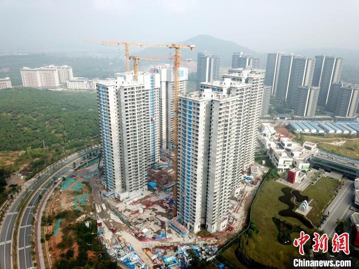 廣州一在建樓盤。 范少鵬 攝