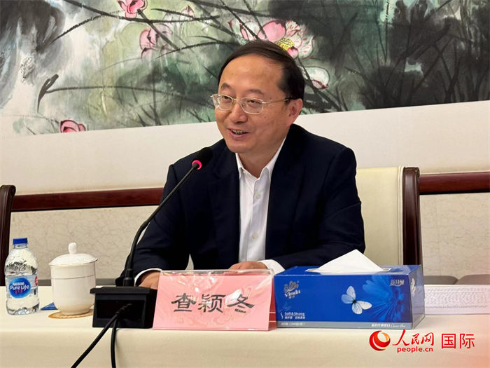 10月31日，蘇州市人民政府副市長查穎冬在第五屆中法文化論壇媒體吹風(fēng)會(huì)上講話。（人民網(wǎng) 謝瑩攝）