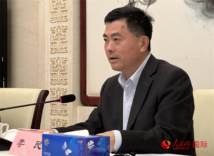 10月31日，歐美同學(xué)會(huì)秘書長李民在第五屆中法文化論壇媒體吹風(fēng)會(huì)上講話。（人民網(wǎng) 謝瑩攝）