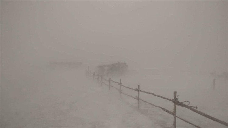 2023年11月4日，蒙古國部分省份發(fā)生暴風(fēng)雪天氣。蒙古國緊急情況總局官網(wǎng)圖片