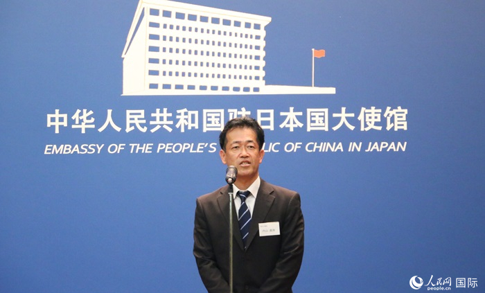導(dǎo)師代表、東京大學(xué)教授內(nèi)山真伸發(fā)表致辭。人民網(wǎng) 許可攝