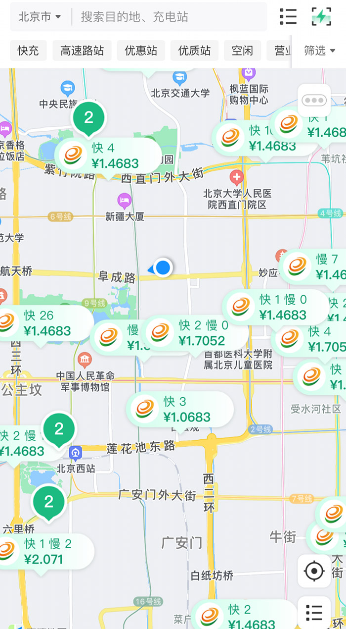 中新財(cái)經(jīng)查詢相關(guān)充電APP發(fā)現(xiàn)，電價(jià)平峰時(shí)段，快充樁的價(jià)格普遍在1.4元度左右。