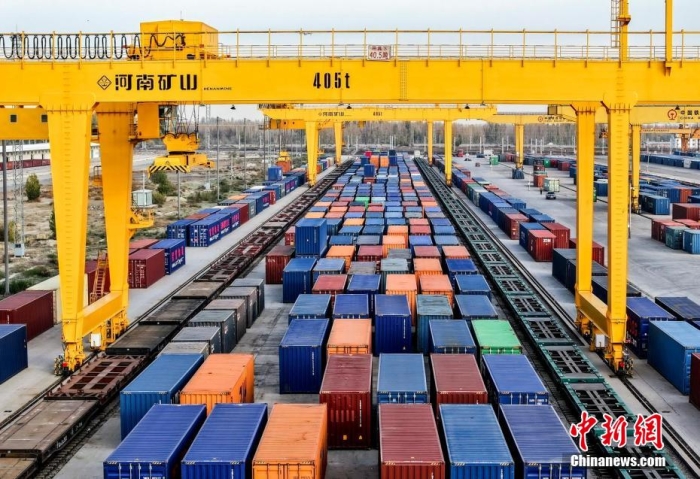 資料圖：霍爾果斯鐵路口岸有序排列的集裝箱。(無人機照片)<a target='_blank' href='/' ><p  align=