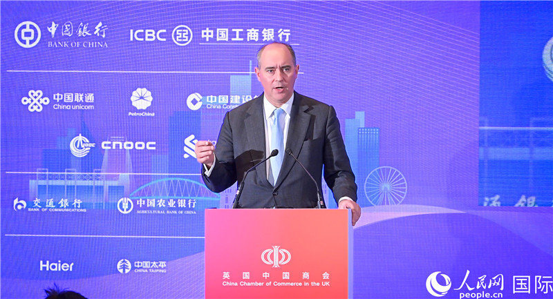 英國(guó)商業(yè)貿(mào)易部國(guó)務(wù)大臣（投資大臣）多米尼克·約翰遜與會(huì)。人民網(wǎng) 郭錦標(biāo)攝