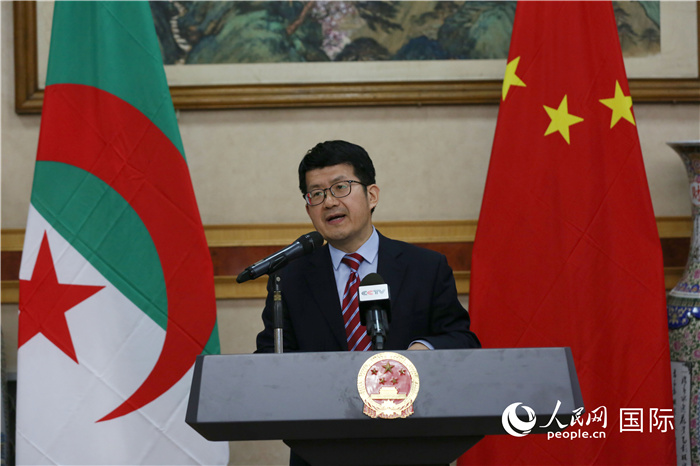 李健在招待會上致辭。人民網記者 郝瑞敏攝