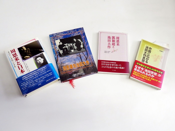 高橋強(qiáng)教授著有《周恩來(lái)與日本》、《周恩來(lái)與池田大作》等。（視頻截圖）