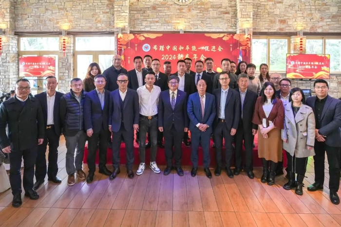 活動(dòng)與會(huì)嘉賓合影。  主辦方供圖_副本
