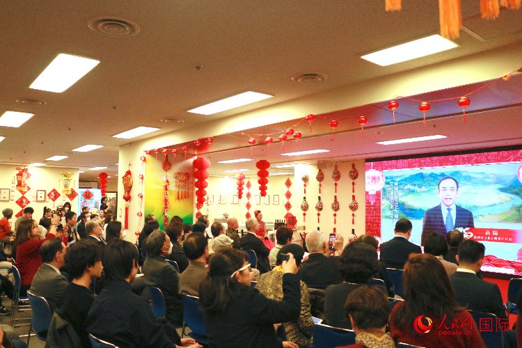 2月9日，“喜迎龍年·品味陜西”——2024新春迎福（展）聯(lián)歡會(huì)暨陜西文化年在東京中國文化中心拉開帷幕。人民網(wǎng) 許可攝