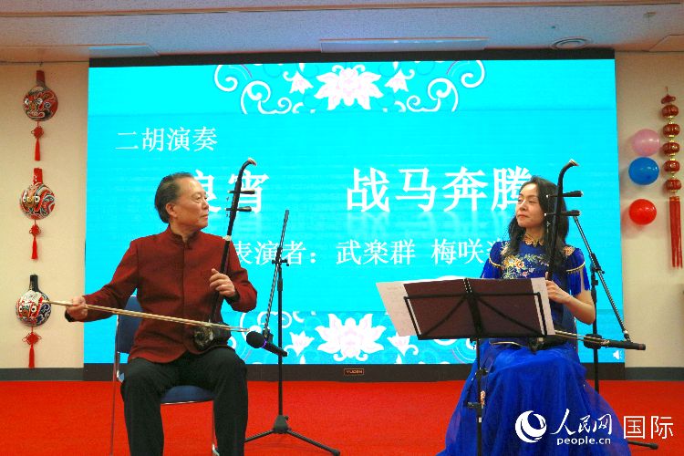 二胡合奏。人民網(wǎng) 許可攝