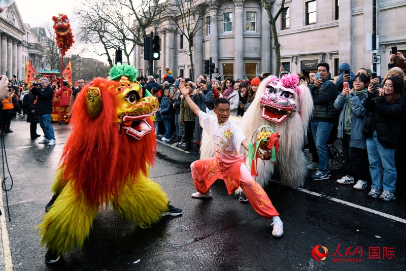 倫敦新春慶典現(xiàn)場。人民網(wǎng) 郭錦標(biāo)、楊浩鵬攝