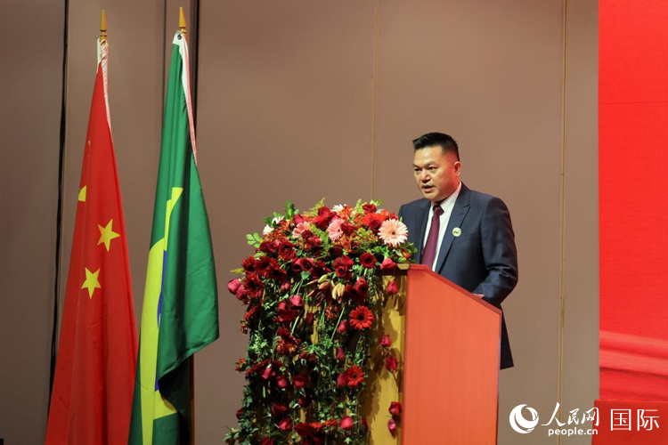 巴西和統(tǒng)會新任會長張小春發(fā)表就職演講。人民網(wǎng)記者 時元皓攝