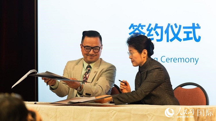 山東省圖書館與舊金山公共圖書館簽署合作協(xié)議。