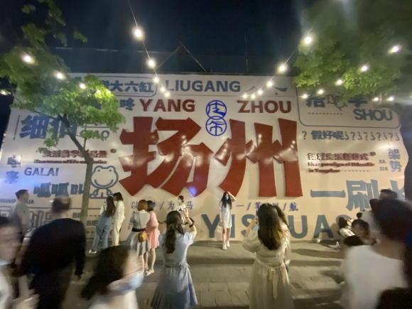 古運河畔的皮市街充滿市井氣息。 人民網(wǎng) 張玉峰攝