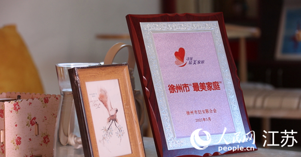 王繼蓮家庭獲得的部分榮譽(yù)。人民網(wǎng) 冷金明攝