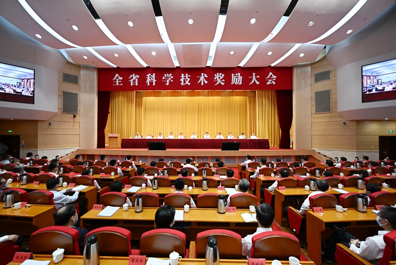 圖為江蘇省科學(xué)技術(shù)獎(jiǎng)勵(lì)大會現(xiàn)場。吳勝攝
