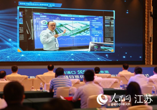 圖為浦口區(qū)集成電路企業(yè)介紹智能制造系統(tǒng)。浦口區(qū)委宣傳部供圖