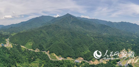 大別山旅游扶貧快速通道。人民網(wǎng) 陳若天攝