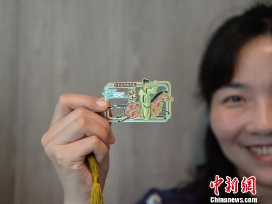 絲路主題餐廳內(nèi)推出的文創(chuàng)產(chǎn)品。　鐘欣 攝