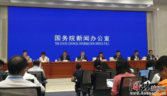 8月26日，國務(wù)院新聞辦召開國務(wù)院政策例行吹風(fēng)會。圖為吹風(fēng)會現(xiàn)場。 記者李巍攝