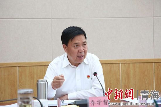 圖為黃南州州長(zhǎng)喬學(xué)智講話。黃宣攝