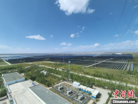 圖為塔拉灘光伏產(chǎn)業(yè)園區(qū)?！∑钤鲚怼z