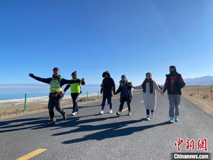 圖為徒步現(xiàn)場(chǎng)。　李江寧 攝
