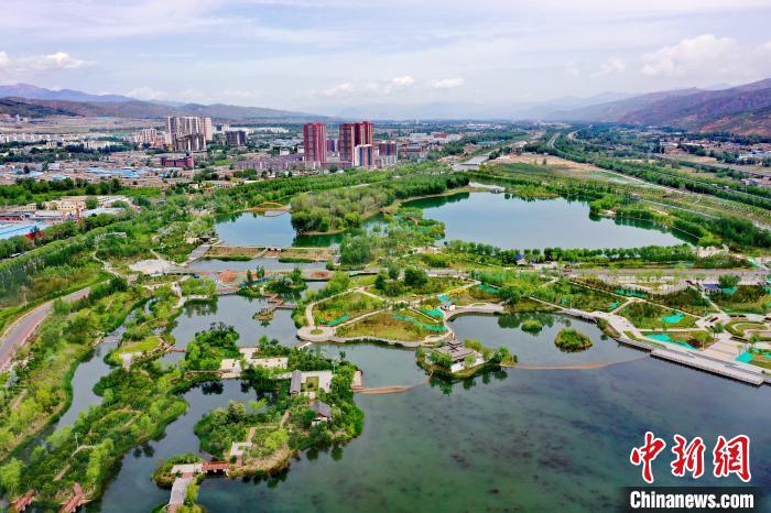 西北城市西寧立生態(tài)文明高地新典范：“一城山水、百園千姿”