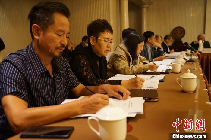 圖為座談會(huì)現(xiàn)場(chǎng)?！∨擞隄?攝