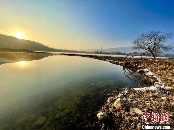 圖為青海省化隆縣黃河濕地景色?！±钣穹?攝